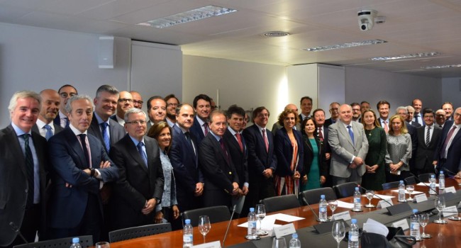 Dolors Montserrat reconoce el alto valor de la industria farmacéutica para España
