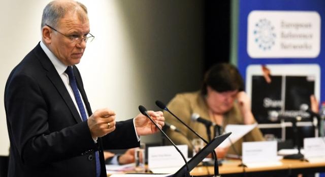 Andriukaitis visita España con las resistencias antimicrobianas como telón de fondo
