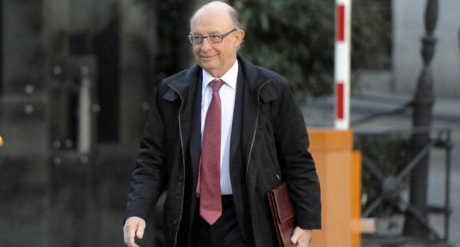 Hacienda mantiene el pulso con los médicos para que tributen por formación