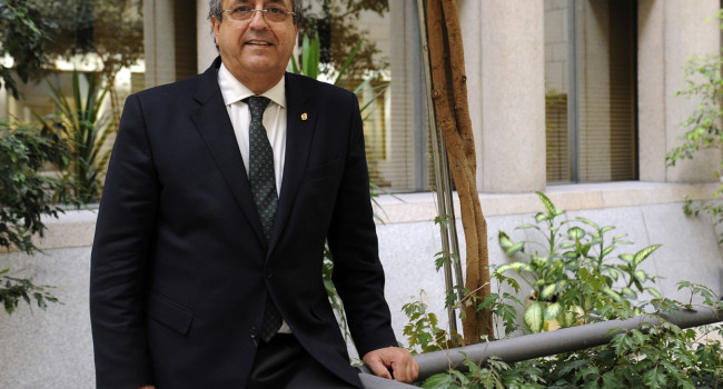 “La alta tecnología no es abordable para la sanidad si la compramos pero sí por leasing”