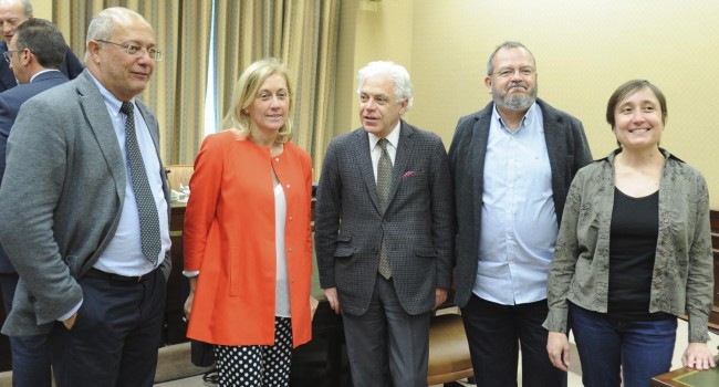 El Congreso ha necesitado un periodo de sesiones de cortesía para aceptarse