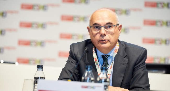 La falta de financiación cierra el acceso a nuevos fármacos a 2.500 pacientes españoles