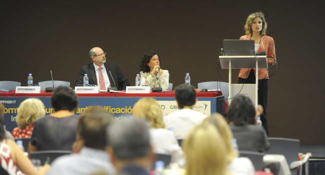 La ministra dice que la agenda sanitaria volverá a la normalidad tras el 1-O