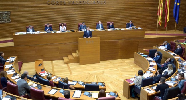 Puig presume de una sanidad valenciana que ahora es “universal, eficiente y digna”