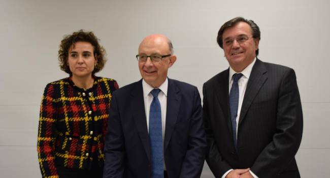 El BOE hace oficial la no tributación de los médicos por la formación continuada