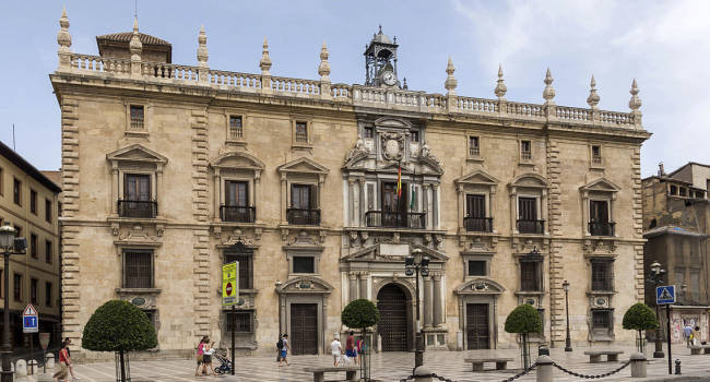 ‘Sentimientos encontrados’ en la farmacia andaluza tras el freno al decreto de residencias