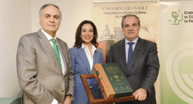 Aguilar traza las líneas para ‘capitanear’ el buque de la farmacia europea