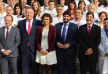 Murcia ‘recibe’ a la ministra de Sanidad