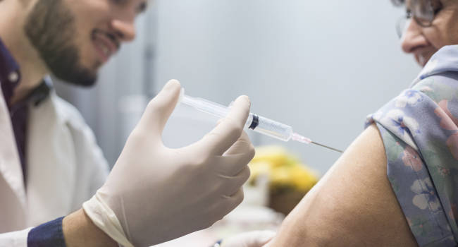 La Aemps amplía el uso de la vacuna contra la gripe a partir de los seis meses de edad