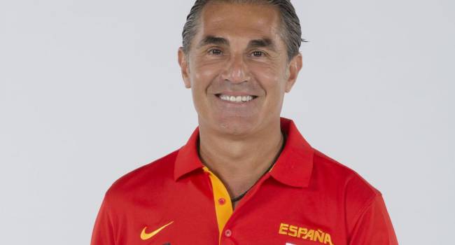 Sergio Scariolo ‘hace equipo’ con los profesionales farmacéuticos