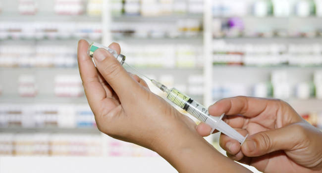 Francia demuestra el beneficio de vacunar en farmacias