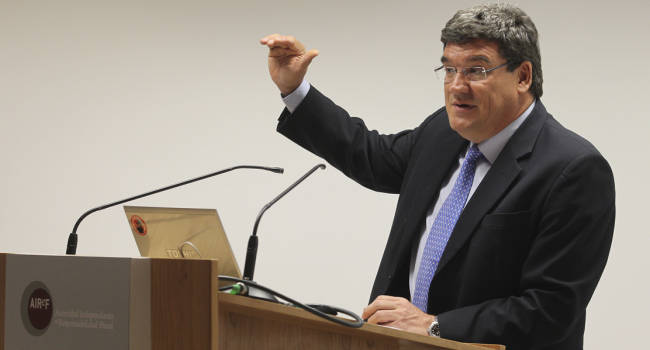 La AIReF cree “muy difícil” que España cumpla con la senda de reducción del déficit este año