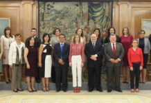 Foto fija: La Reina Letizia se vuelca con las EE.RR