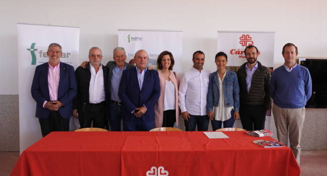 La distribución farmacéutica colabora con Cáritas en el apoyo escolar a menores
