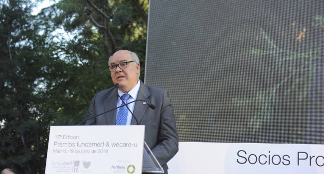 Ángel Fernández, el reconocimiento a una trayectoria profesional dedicada a la salud
