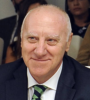 Blanco destaca el modelo de farmacia en su primera intervención