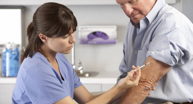 Los vacunólogos españoles piden que se estudie la posible inmunización de la gripe en farmacias