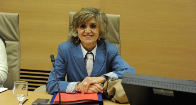 Carcedo confirma el fin del copago a pensionistas y activos con hijos o rentas bajas