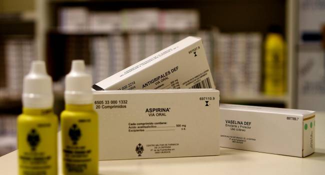 Sanidad y Podemos estudian cubrir problemas de suministro desde la Farmacia Militar