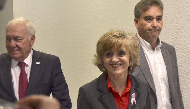 La ministra responde a los enfermeros con la Ley vigente y con el papel de cada CC.AA.