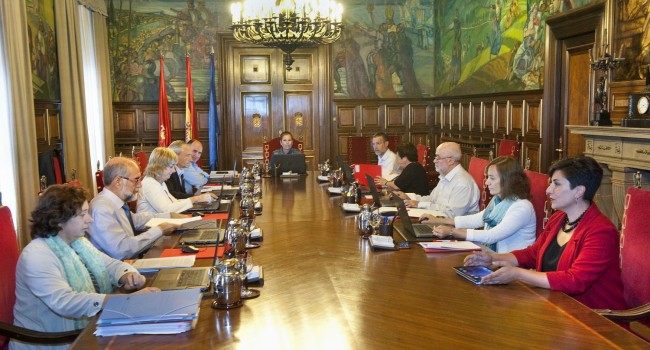 Navarra sigue los pasos de Andalucía y aprueba su techo de gasto