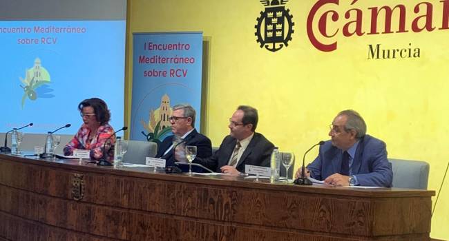 La colaboración de médicos y farmacéuticos mejora la eficiencia del sistema sanitario