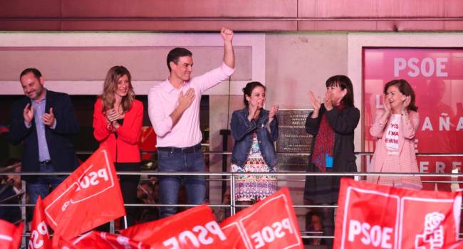 El PSOE gana las elecciones frente al derrumbe del PP