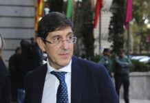 Dimite Manuel Villegas, consejero de Salud de Murcia