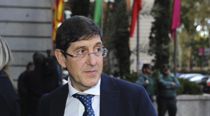 Dimite Manuel Villegas, consejero de Salud de Murcia