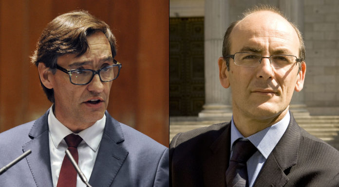 Salvador Illa asegura que el plan de garantías de abastecimiento «está dando resultados» El ministro de Sanidad, Salvador Illa, y el portavoz de Sanidad del grupo vasco, Joseba Agirretxea.
