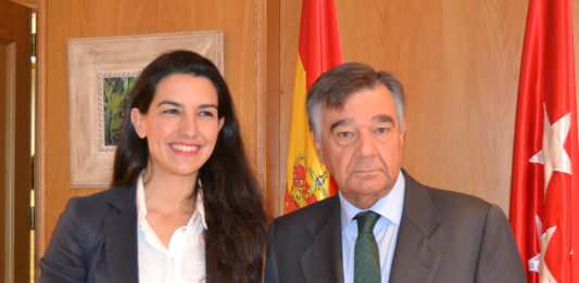 Rocío Monasterio (VOX) y Luis González (COF de Madrid).