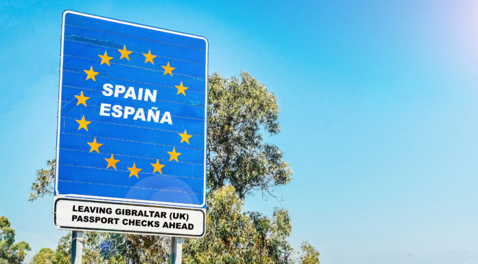 España cierra fronteras para «doblegar la curva de afectados»