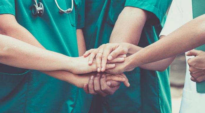 Todos los sanitarios se unen ante el «desamparo» y piden protección «sin exclusión» unión sanitarios