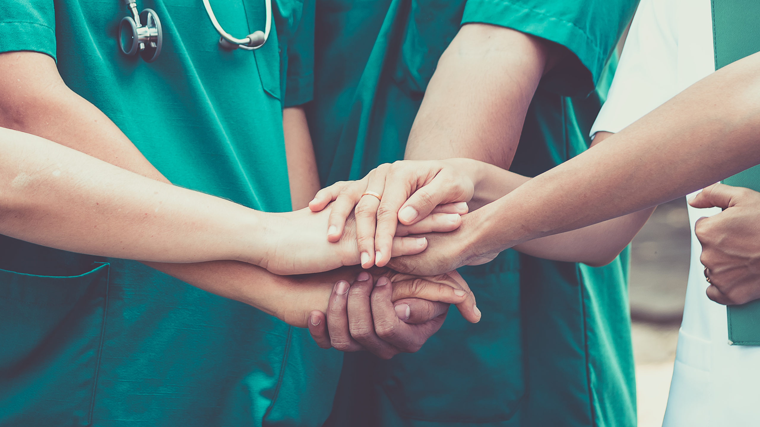Doctors and nurses coordinate hands. Concept Teamwork unión sanitarios