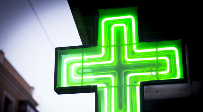 La farmacia, indignada, ‘responde’ a Simón cruz farmacia
