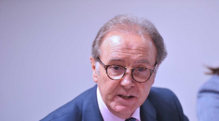 Sellés resalta la suma de industria y sanidad para confrontar al Covid-19