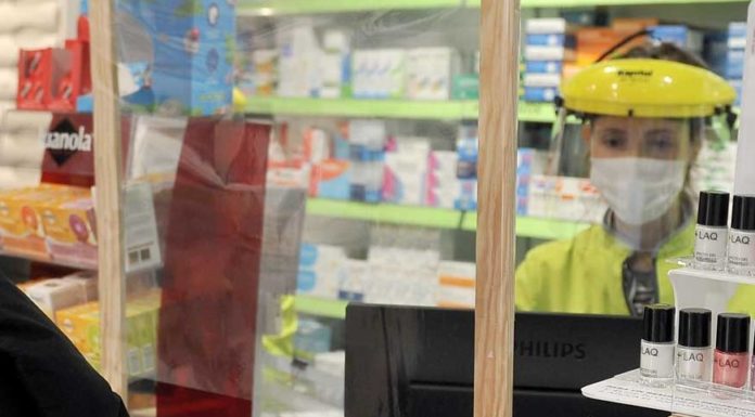 La farmacia «asume sus riesgos» pero insiste en la necesaria protección de sus profesionales para seguir con su labor sanitaria