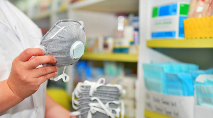 Madrid repartirá 10.000 mascarillas a las farmacias para su protección farmacias mascarillas