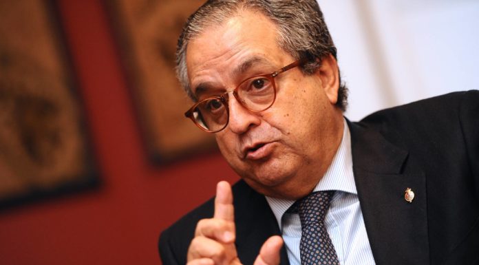 El senador Alarcó no entiende por qué se ignora a la farmacia