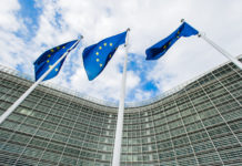 Un “cheque en blanco” de 10.000 millones para el SNS comision europea