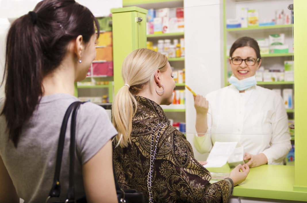 Waiting in line in Pharmacy Dispensacion farmacias