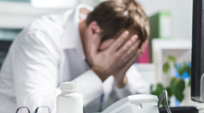 Los farmacéuticos disponen de un servicio de soporte emocional durante la pandemia burnout
