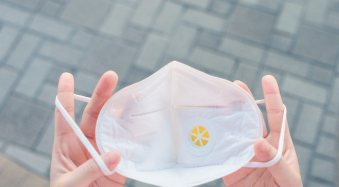 ¿De verdad alguien puede ponerle defectos a facilitar mascarillas gratuitas en Madrid?