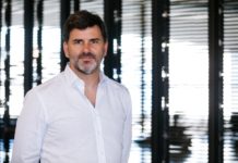 El eurodiputado González Casares repasa con EG la política sanitaria europea