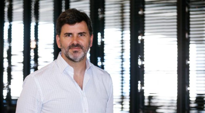 El eurodiputado González Casares repasa con EG la política sanitaria europea