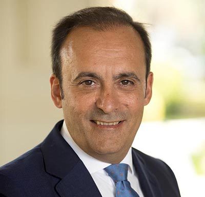 El doble salto de la farmacia española