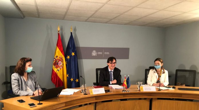 Illa apoya el acuerdo europeo de compra de vacunas mientras la oposición pregunta por las mascarillas