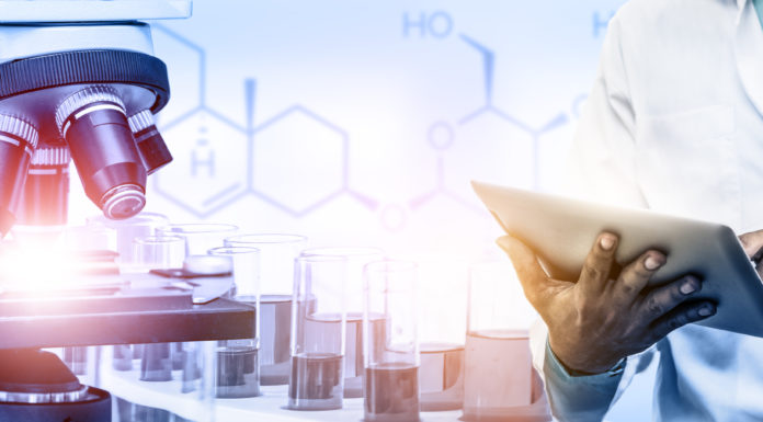 Podemos insta a impulsar la investigación biomédica y sanitaria para convertirla en sector estratégico