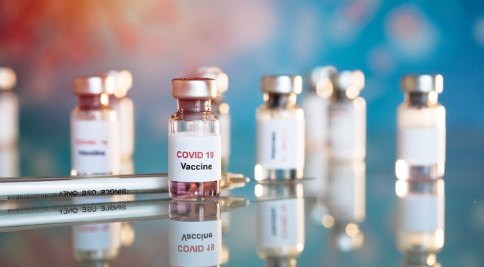 Bruselas compromete con AstraZeneca 300 millones de dosis de su vacuna contra la COVID-19 vacunas