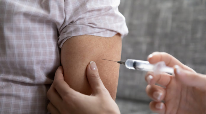 Reforzar la vacunación en adultos, clave para minimizar riesgos de salud pública